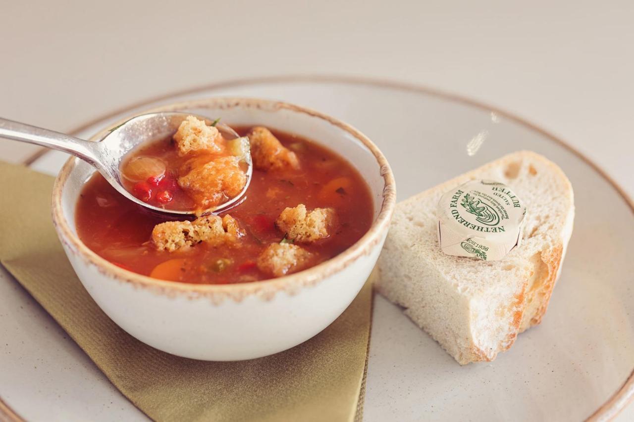Longlands Inn & Cottages Карнфорт Экстерьер фото A bowl of soup with a bread roll