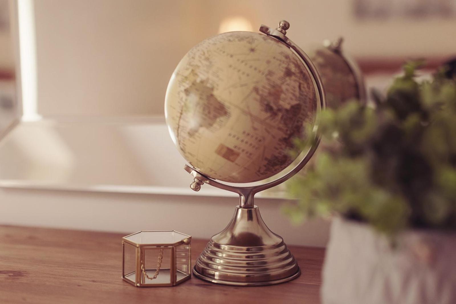 Longlands Inn & Cottages Карнфорт Экстерьер фото A globe