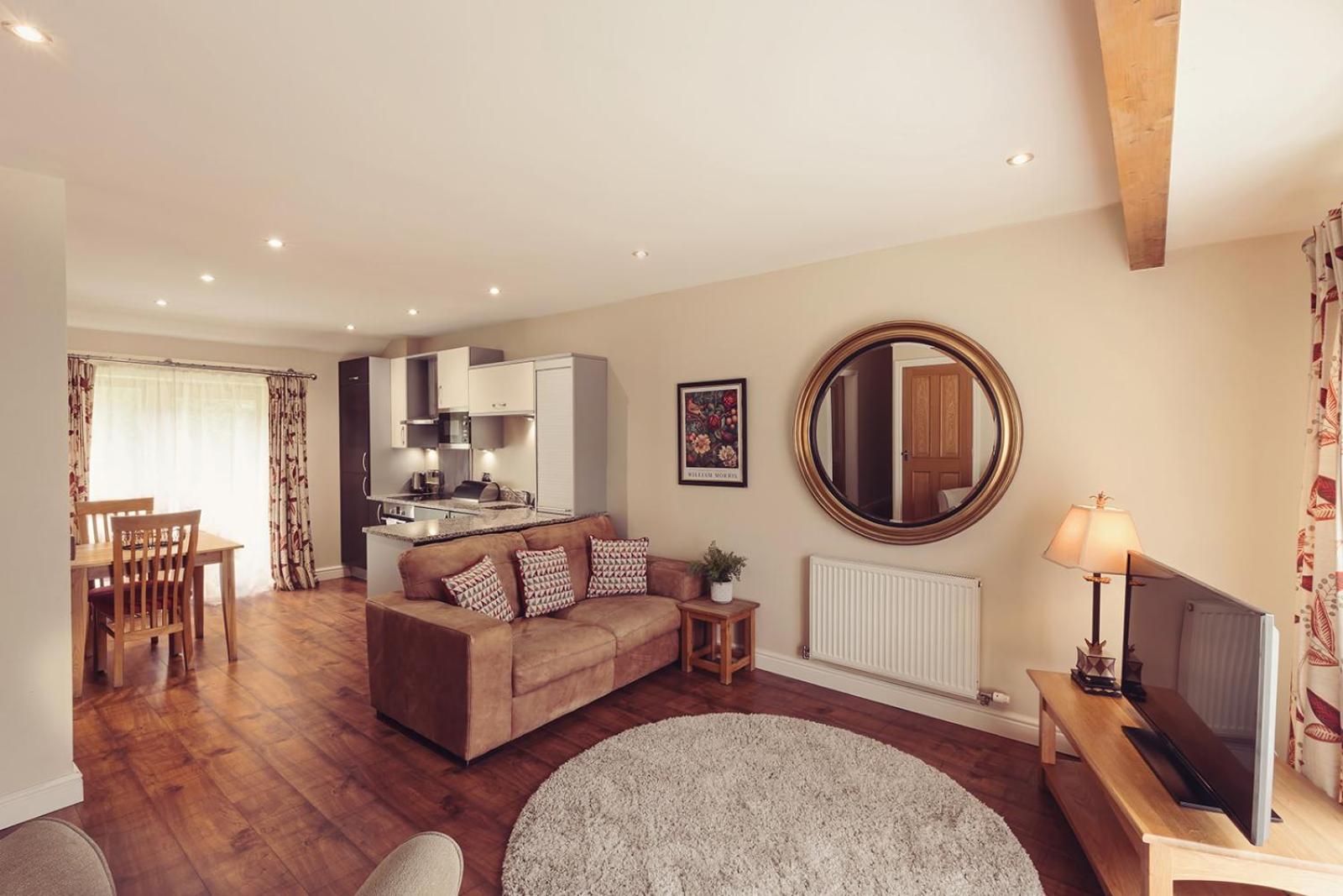Longlands Inn & Cottages Карнфорт Экстерьер фото Interior of a typical apartment