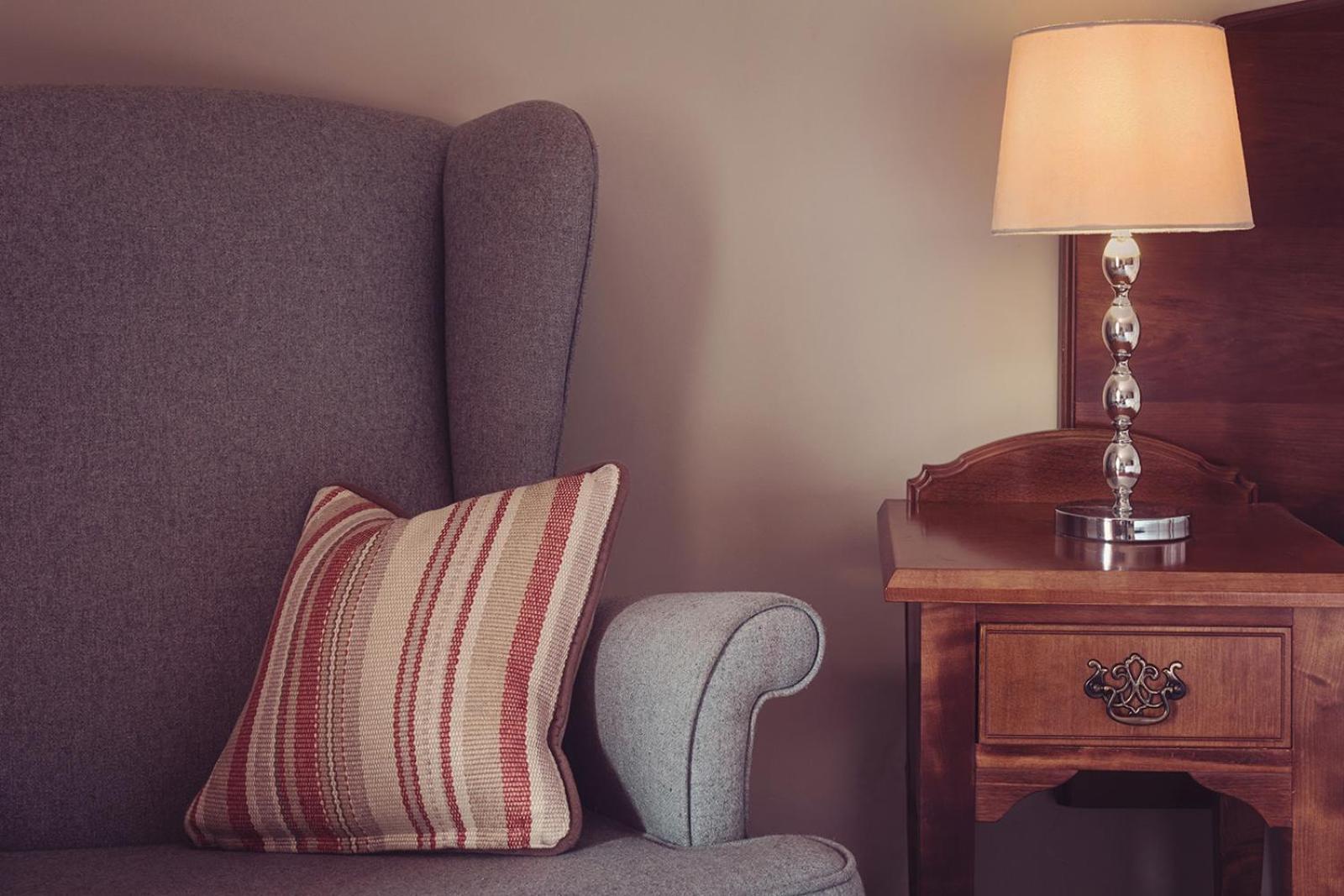 Longlands Inn & Cottages Карнфорт Экстерьер фото A throw pillow on a sofa